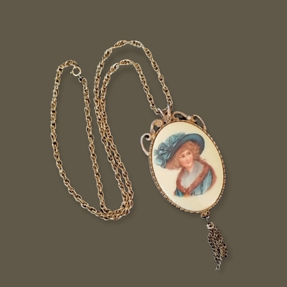 Vintage Victorian Lady Gold Tone Pendant Necklace - Picture 1 of 9